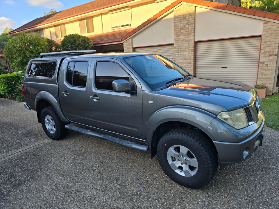 Grey 2010 Nissan Navara d40 manual SUV For Sale