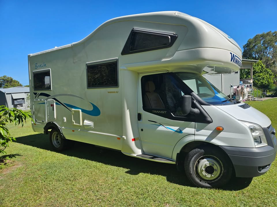 White 2007 Ford Transit Winnebago motorhome For Sale